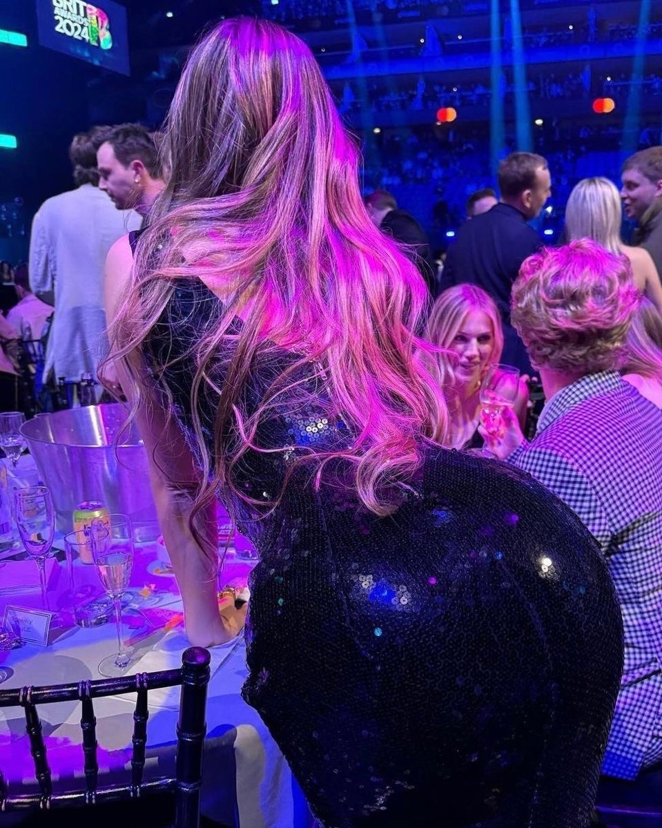 tate mcrae craves tweet media