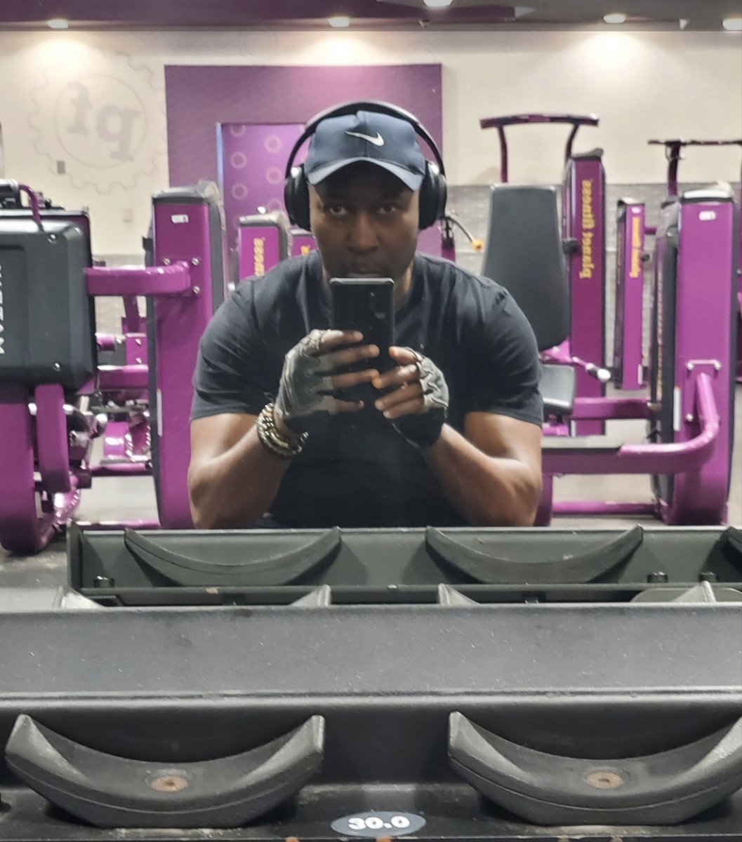 Fineblackman's tweet photo. My hard core rude boy look. Guess who I am listening to, loud?

Let's get it....no excuses. ❤️ https://t.co/M9k43brKVt