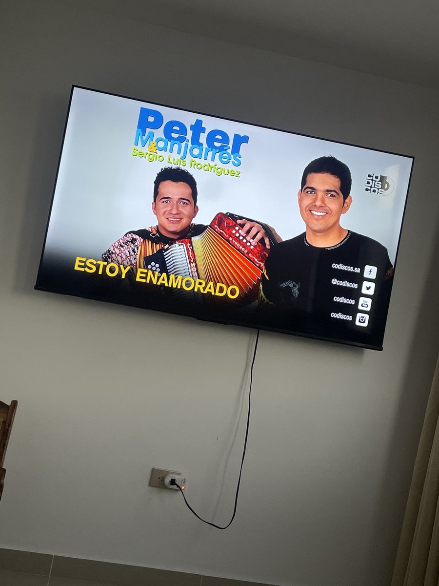 JuanLuisGar's tweet photo. Uno escucha este álbum y dan ganas de pagar lo que sea por volver al 2007.
@PeterManjarres &amp; @sergioluisr09 https://t.co/90cxOXAJdy