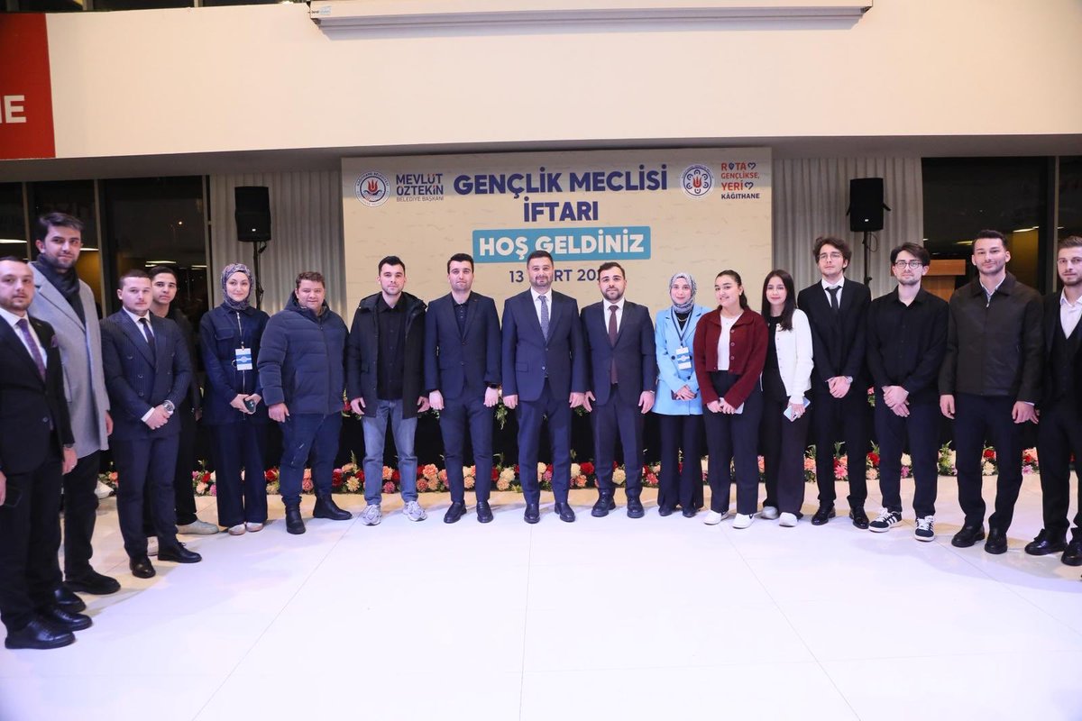 Gençlik Meclisimizin düzenlediği iftar programına katılım sağlayarak, gençlerimiz ile aynı sofrada bir araya geldik.

Gençlik Meclisi Başkanı Merthan Aslan, yönetimi ve tüm gençlerimize teşekkür ediyorum.