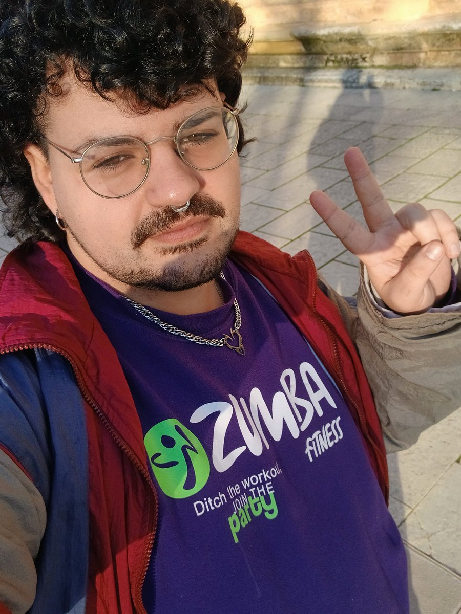 KimiStein_'s tweet photo. Hola!! Soy Kimi, tengo 28 años, soy diseñador gráfico y por motivos de trabajo me tengo que mudar a Madrid. Busco habitacion para entrar lo antes posible.
Por supuesto, que sea piso LGTBQ friendly. 
Puedes contactar conmigo por MD o Instagram @/kimicoded

RT porfa!! Gracias https://t.co/VBuZCx7Cip
