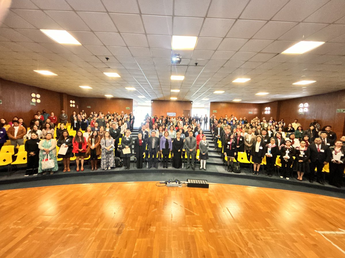 Garcia_Leticia7's tweet image. Impulsados por nuestra Gobernadora Delfina Gómez Álvarez y reconociendo la labor del Mtro. Miguel Ángel Hernández Espejel, Titular de la #SECTI, se realizaron los Foros Regionales por la Lectura y la Escritura en Educación Básica con docentes de la #SREBMetepec.