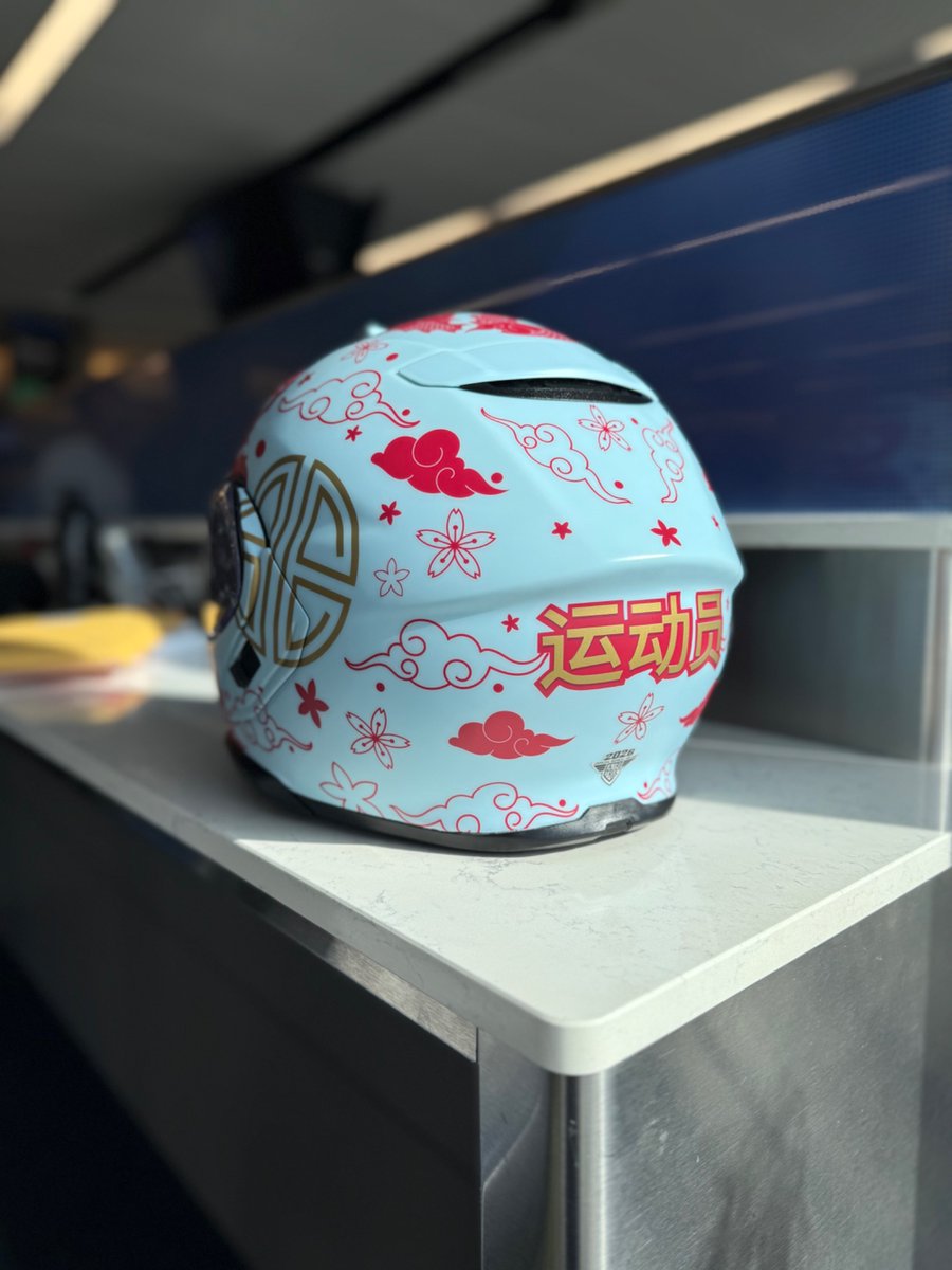 LudwigAhgren's tweet image. checkout the helmet Red Bull custom made me for tip2tip 🤯