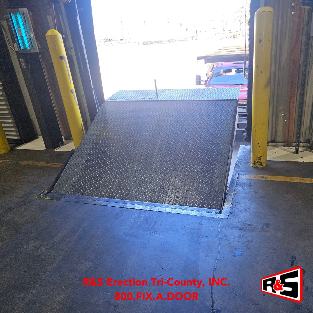 RSTricounty's tweet photo. Preventative maintenance (PM) service on this facilities docks.
Looking for the best?
Call R&amp;S Erection Tri-County, INC.
800.349.2366
#LookForTheRedTruck #RSisBest #RSTeamSpirit #AutomaticGates https://t.co/TmaJPbtVvb