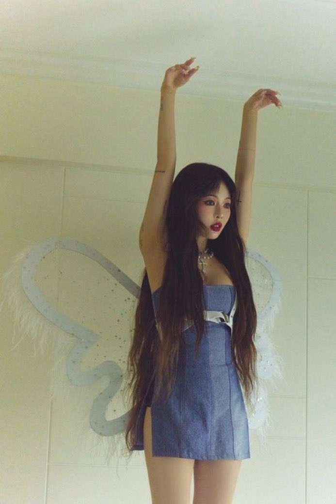 TheHyunaHour's tweet photo. https://t.co/ikAMYsYpXv