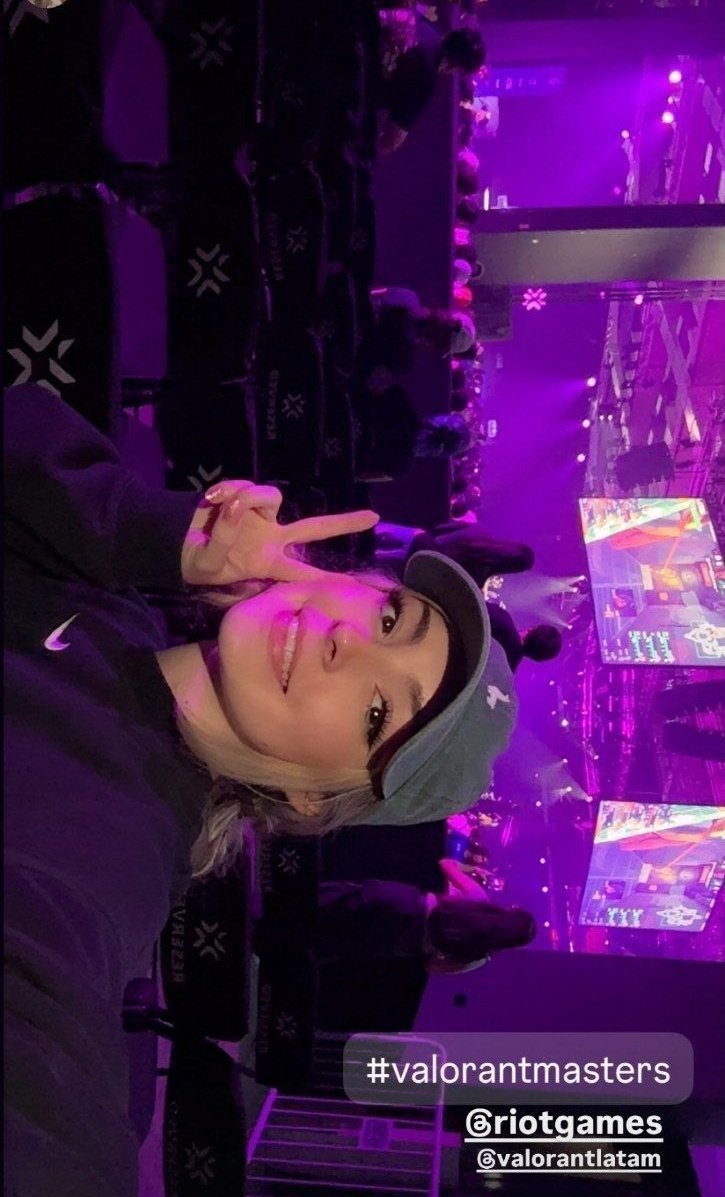 JGuarnizox's tweet photo. @sylveemhm As the Valorant Latam # says, she's such a dork. They didn't invite her; she's only there because of Soypan. Sabrina has concerts in the USA every month and is going to travel to Chile to see her. Don't be blind; Mictia got the tickets yesterday, nor did Sylvee know. https://t.co/Ir2GddDbT2