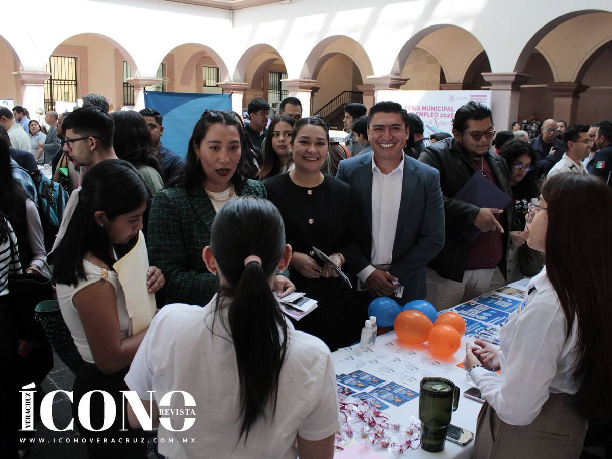 IconoVeracruz's tweet image. parte de las autoridades estuvo presente el titular de la Secretaría del Trabajo y Productividad de Veracruz (#STPSP), Luis Arturo Santiago Martínez, además de regidores del Cabildo Xalapeño. 
#Xalapa #Veracruz #Estatales #Noticias