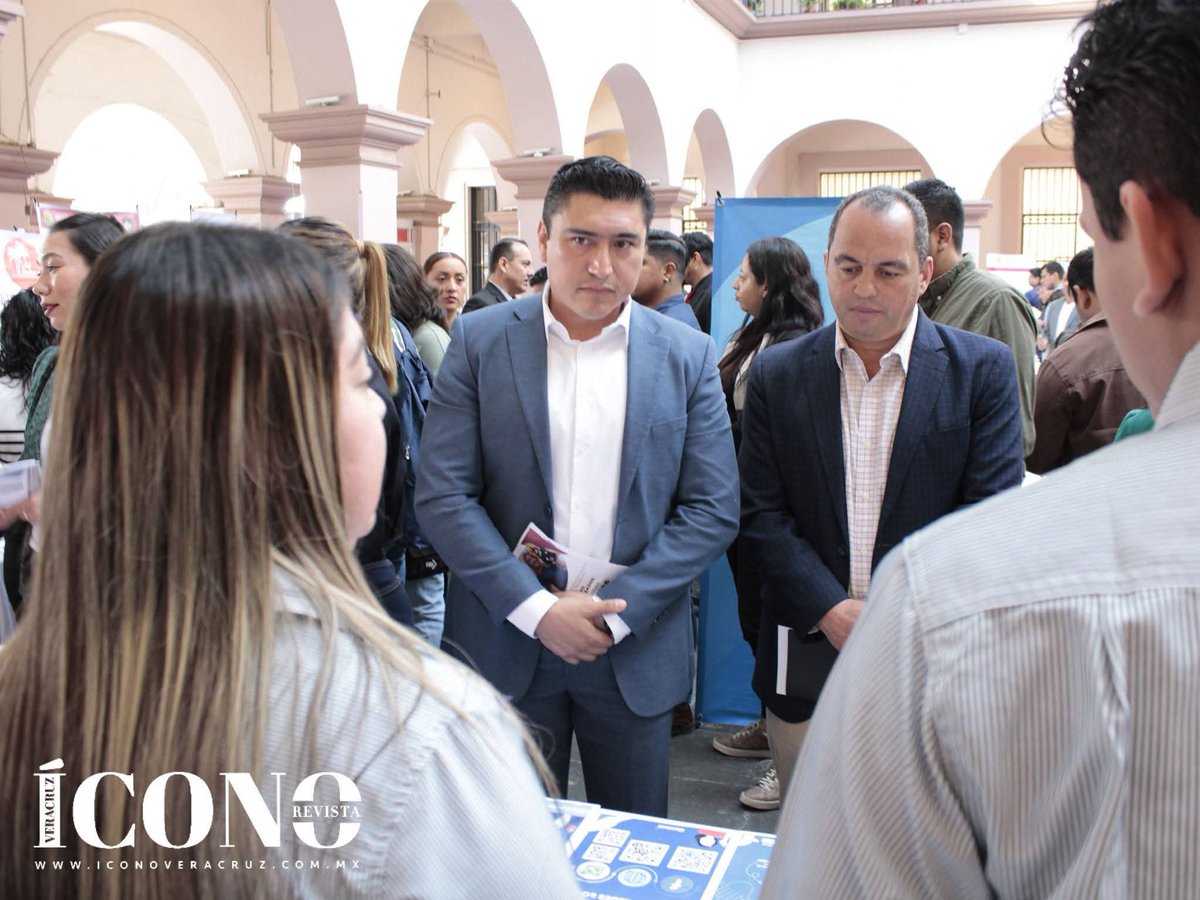 IconoVeracruz's tweet image. parte de las autoridades estuvo presente el titular de la Secretaría del Trabajo y Productividad de Veracruz (#STPSP), Luis Arturo Santiago Martínez, además de regidores del Cabildo Xalapeño. 
#Xalapa #Veracruz #Estatales #Noticias