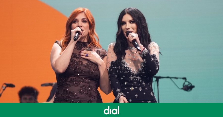 Cadena_Dial's tweet photo. Laura Pausini reacciona al póster de una fan en los #PremiosDial Tenerife junto a Leire Martínez: "Como el vino, mucho mejor ahora"
#Tenerifedespiertaemociones #VisitTenerife @CabildoTenerife @VisitTenerifeES
🔗https://t.co/rVoQhweu0W https://t.co/mnUUAjj6eK
