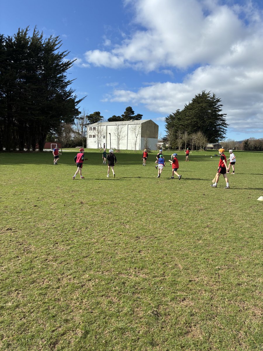jamesla13176631's tweet photo. Post Primary Afterschool Hurling session #Midcounty Region at St Augustine’s Collage Dungarvan
28 players in 4 x 7 a side teams
SSG Game based scenarios # Skills under pressure loads of decision making and players having fun @WaterfordGAACG @FriaryCollege https://t.co/haRpccbARy