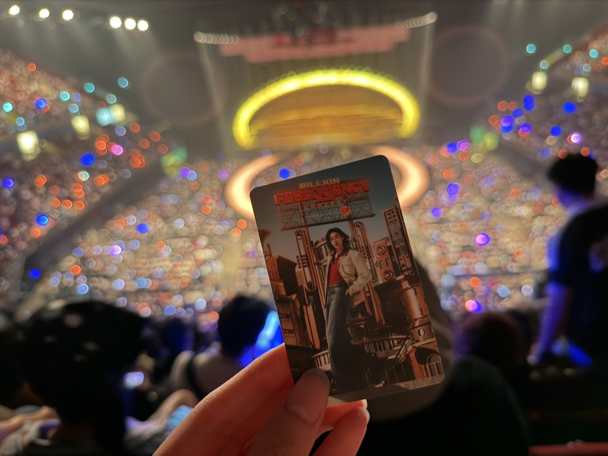 melodynnyy's tweet image. รีวิวคอนบิวกิ้น : ทำดี ทำถึง ทำเกินด้วย🥺 คือบิวกิ้นเล่นขนวงออร์เคสตรามาทั้งคอน แถมยังร้องเพลงจัดเต็มเกือบ 40 เพลง 3 ชั่วโมงกว่า หูเคลือบทองกลับบ้านอะบอกเลย เน้นร้อง ช่วงทอล์คน้อยมาก บิวกิ้นเก่งมาก👍🏻ยังเหลือโชว์อีก 2 วัน สู้ๆน้าาา
@Billkin_Ent 

#BILLKIN_FEELQUENCY_D1
#Billkin