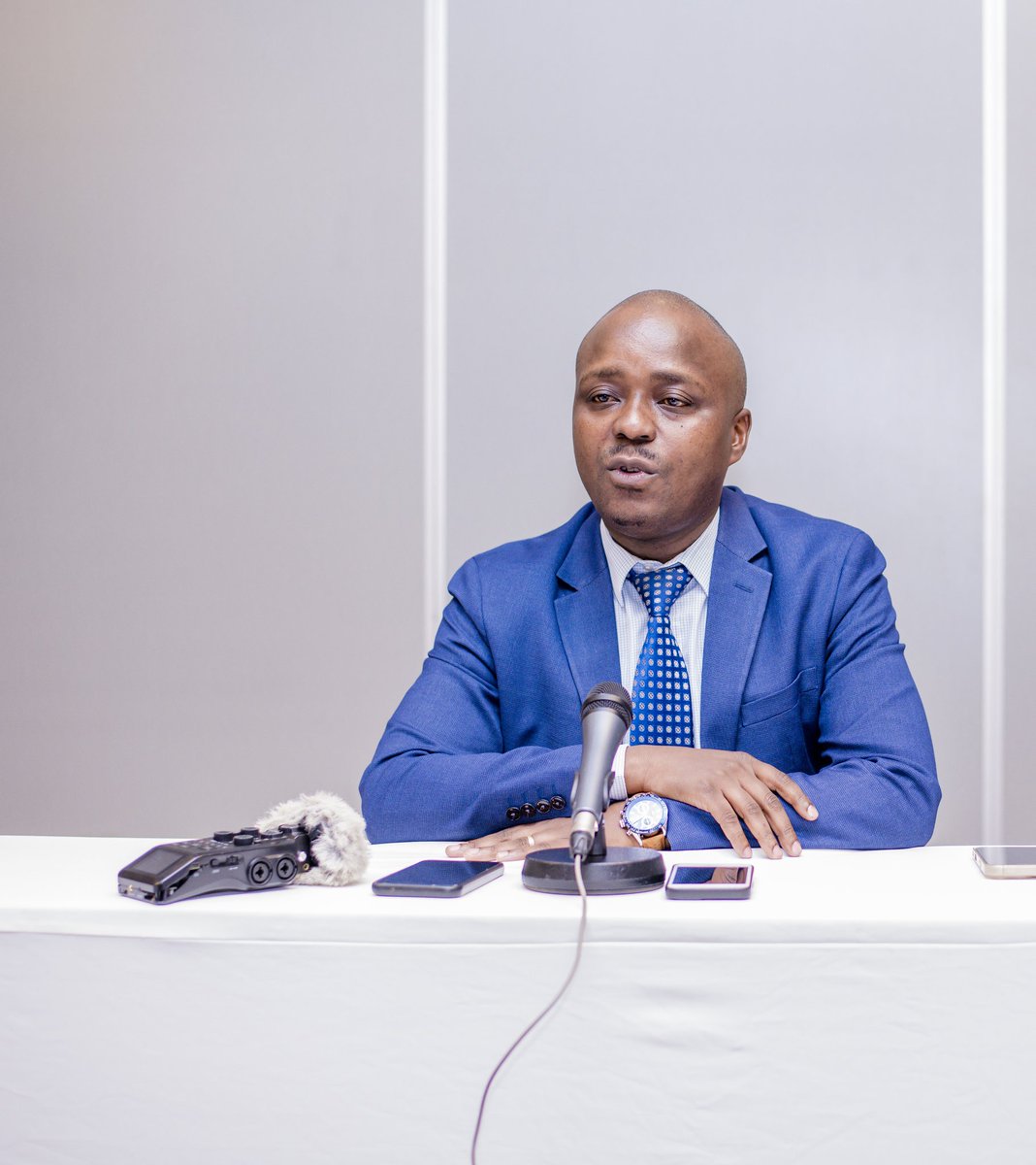 BankiNkuru's tweet photo. Pour le Gouverneur, E. N. BIGENDAKO, ces travaux peuvent inspirer les réformes liées à l’internet et à la digitalisation au 🇧🇮.
Le lancement du séminaire a aussi marqué la fin d’une semaine de formation sur les modèles #DSGE et l’évaluation des politiques économiques.
3/3 https://t.co/mMiMoP9Ebw