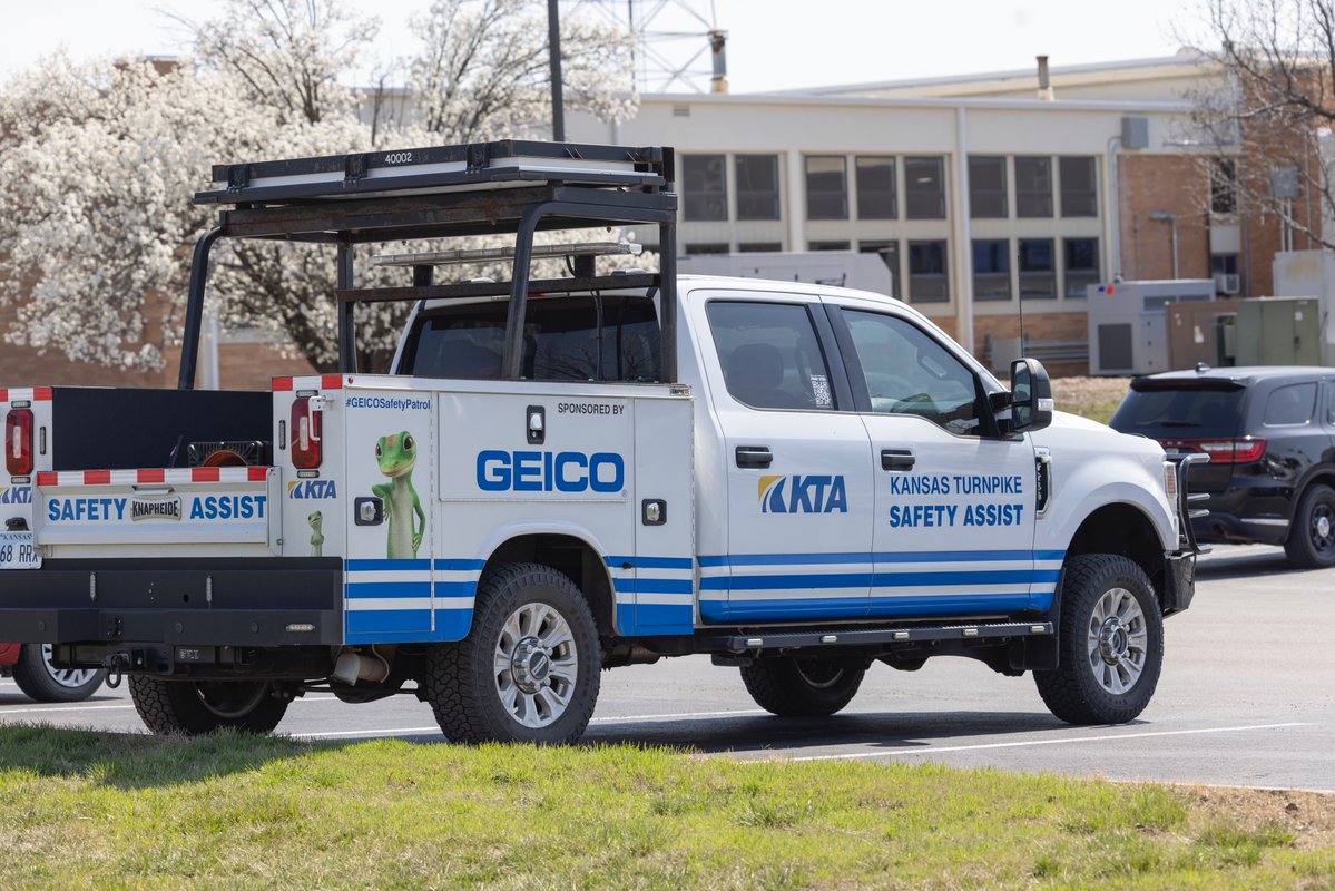 Kansas Turnpike tweet media