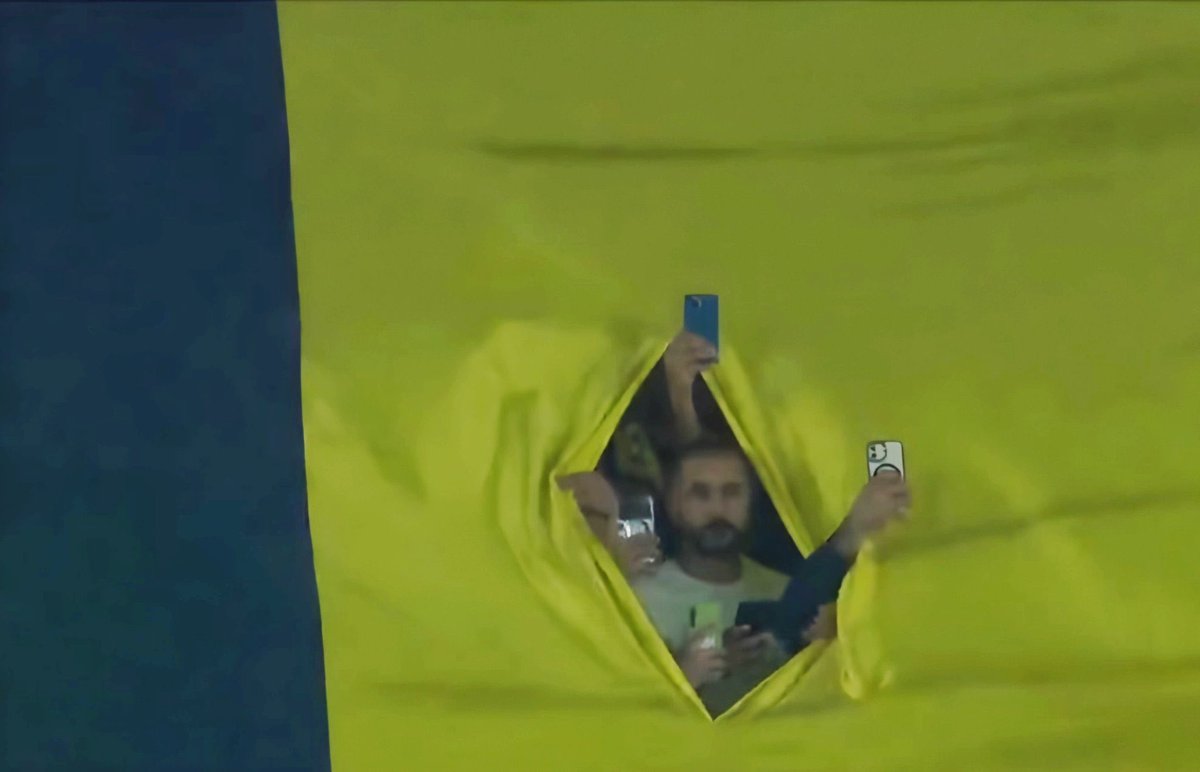 LacivertLife tweet media