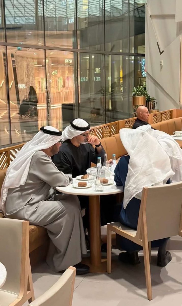 al6yaa's tweet photo. حــي هالـشوف 
الـويه السـمح ولي العهد 🇦🇪❣️ https://t.co/RGqGXmi7pt