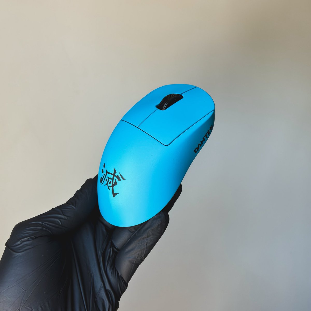 Customice tweet media