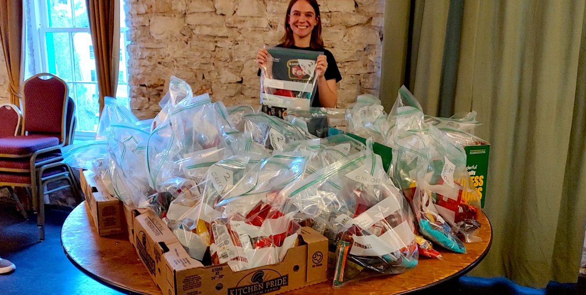 acrc's tweet photo. Last night, to honor Keep Austin Fed, our Club's members packed 60 snack bags which have been delivered to a school for kids experiencing food insecurity ahead of the weekend. We made an impact in our Community! #AustinCosmoRotary #PeopleOfAction #1DistrictStrong https://t.co/v9BYsBhJG4