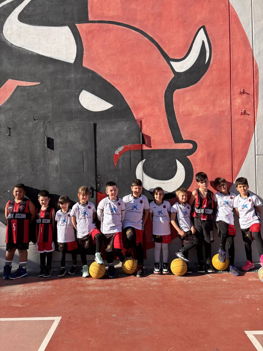 Jose91109's tweet photo. Emocionante jornada ❤️🖤 (partido 2 de 5) de @CDJPuertaOscura Baby, motivado por la llegada de sus nuevos cubres, patrocinados por @FundlaCaixa y forzando la prorroga en un intenso encuentro hasta el ultimo segundo⛹🏻‍♂️

#MareaRoja
#HighlightsDeTriples
#JornadaDe5Partidos https://t.co/4VKRitSj72