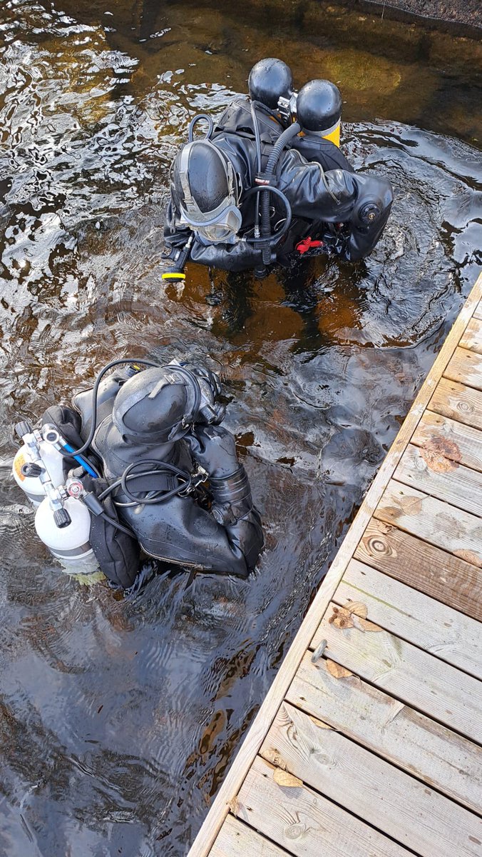SeriousRbbrBNDG's tweet photo. Two Rubber Frogmen on a short dive in Finland. Been a busy day💦😎 https://t.co/TrsULYUuXo