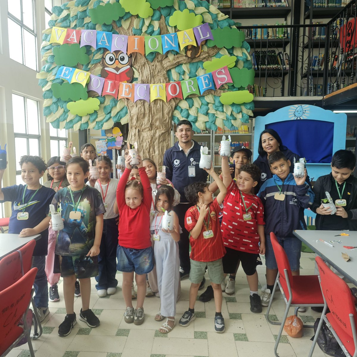 ✨¡Nada se tira, todo se transforma! 🌱

Vivimos la segunda jornada del vacacional Ecolectores.

🍃Los valientes participantes aprendieron que una botella de plástico puede tener otra oportunidad, ¡es el hogar de una nueva planta! 

Porque #AsíSeHaceGuayaquil la #CiudadDeTodos