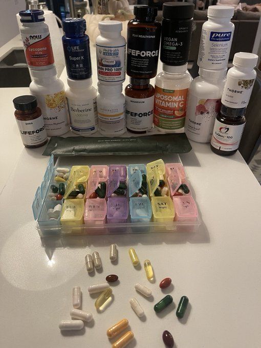 YosuepEstebanX's tweet photo. 4. Suplementación personalizada

Mi suplementación se basa en lo que he aprendido sobre mi cuerpo a lo largo de los años mediante análisis de sangre. Tomo suplementos para las siguientes áreas:

- Niveles de testosterona
- Salud intestinal
- Salud general
- Antiinflamatorio
- Próstata y fertilidad
- Función mitocondrial