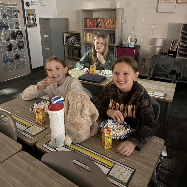 FallingWaters06's tweet photo. Miss Clark’s 4th grade class enjoyed popcorn, juice, and a movie for bringing the most items in the school for our annual Gretna Neighbors Food Pantry Food Drive! https://t.co/N3HPCRlJpX