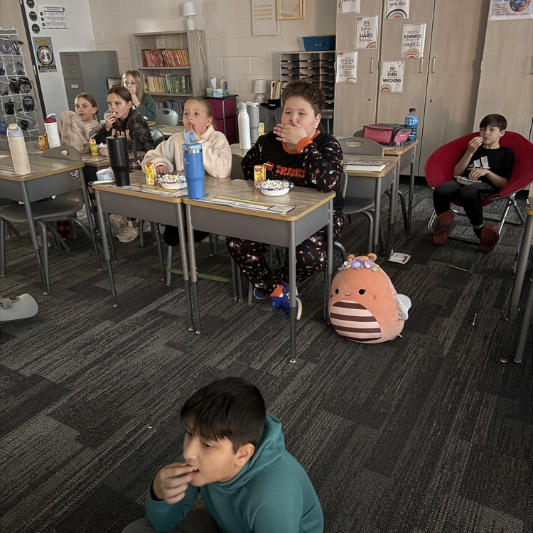 FallingWaters06's tweet photo. Miss Clark’s 4th grade class enjoyed popcorn, juice, and a movie for bringing the most items in the school for our annual Gretna Neighbors Food Pantry Food Drive! https://t.co/N3HPCRlJpX
