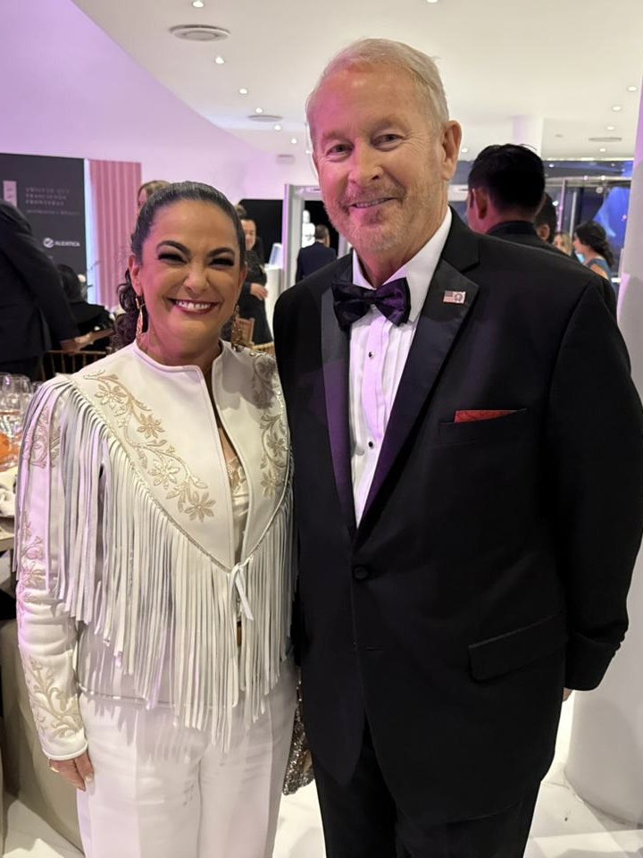 olgapsosa's tweet photo. Un gusto dialogar con el Embajador de Estados Unidos en México, Ronald Johnson. 

 La relación de México🇲🇽 con EUA🇺🇸 es de cooperación y coordinación. https://t.co/FqFJrrbgIy