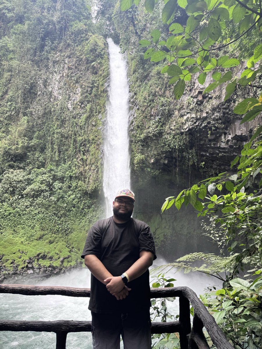 EmmanueliLL's tweet photo. @nyknicks Reppin from La Fortuna in Costa Rica🇨🇷, ORANGE AND BLUE SKIES FOREVER https://t.co/WTeJ40sNjJ