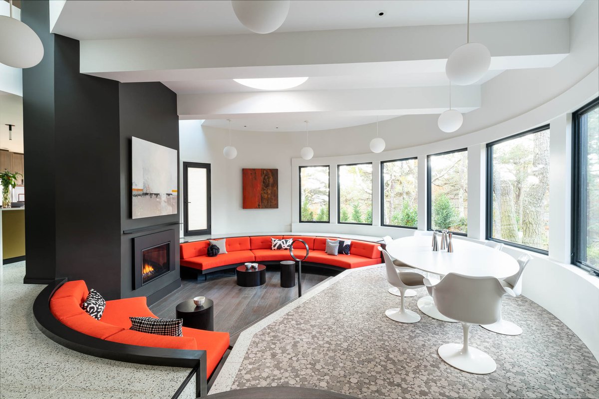 capeassociates's tweet image. From the bones to the beauty.

This curved living space went from exposed framing to a bright, modern gathering room with custom seating, panoramic windows, and a striking fireplace feature. Seeing a space come to life like this never gets old.

#BeforeAndAfter #CapeAssociates