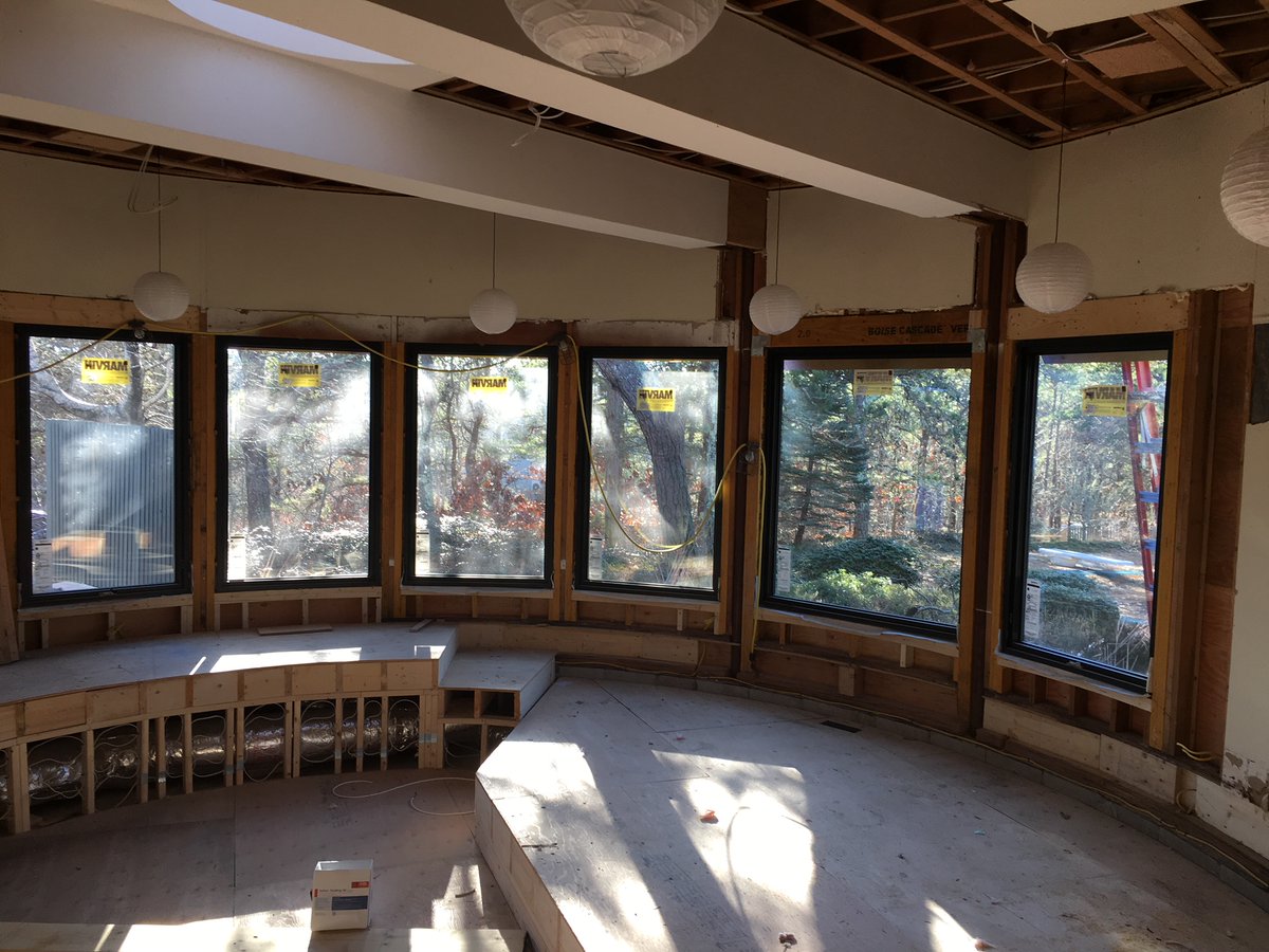 capeassociates's tweet image. From the bones to the beauty.

This curved living space went from exposed framing to a bright, modern gathering room with custom seating, panoramic windows, and a striking fireplace feature. Seeing a space come to life like this never gets old.

#BeforeAndAfter #CapeAssociates