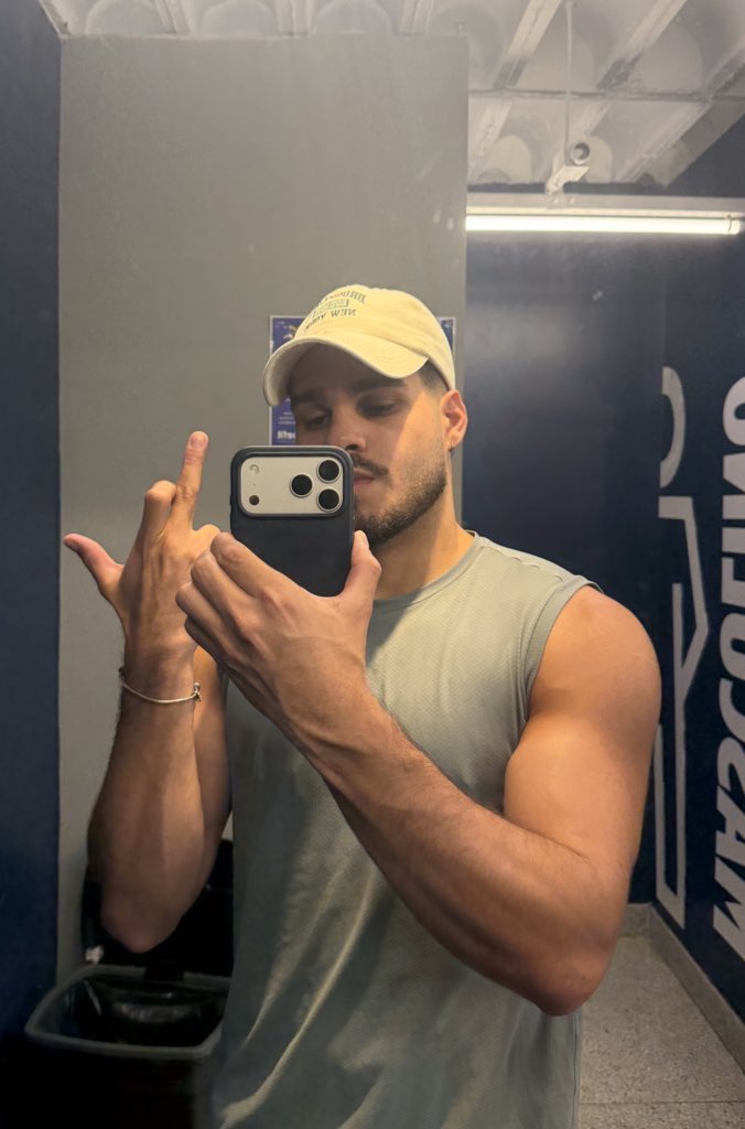 Alpha Ronald 2k tweet media