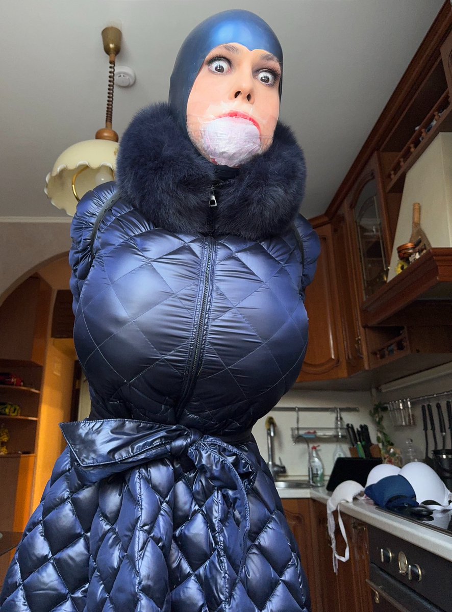 GaggedDina tweet media