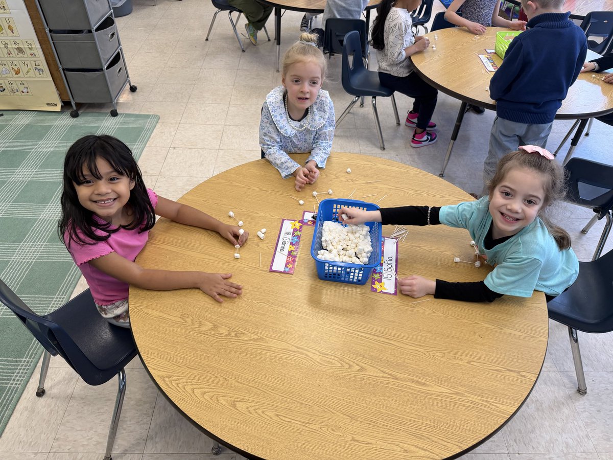 Ms. Lyons tweet media