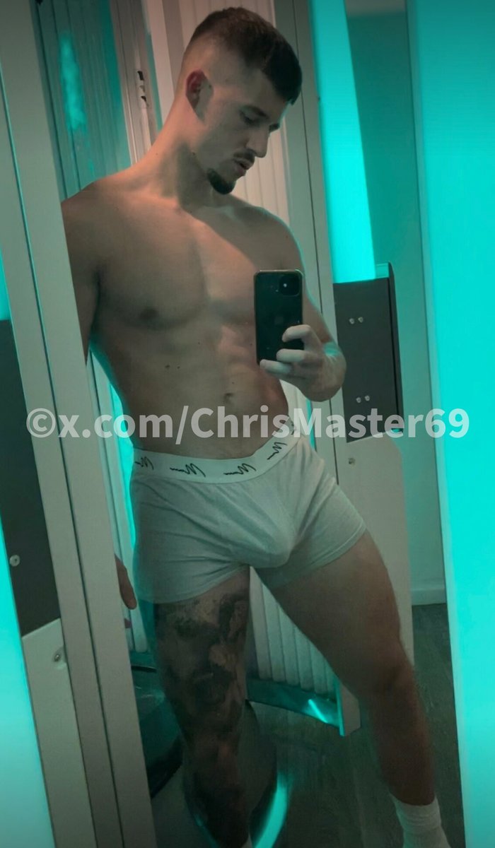 ChrisMaster69's tweet photo. You wanna worship these muscles? Small cash first. Don’t think I’ll wait forever. #MuscleWorship #Cashmaster 💪 https://t.co/RBNMdIkG6u