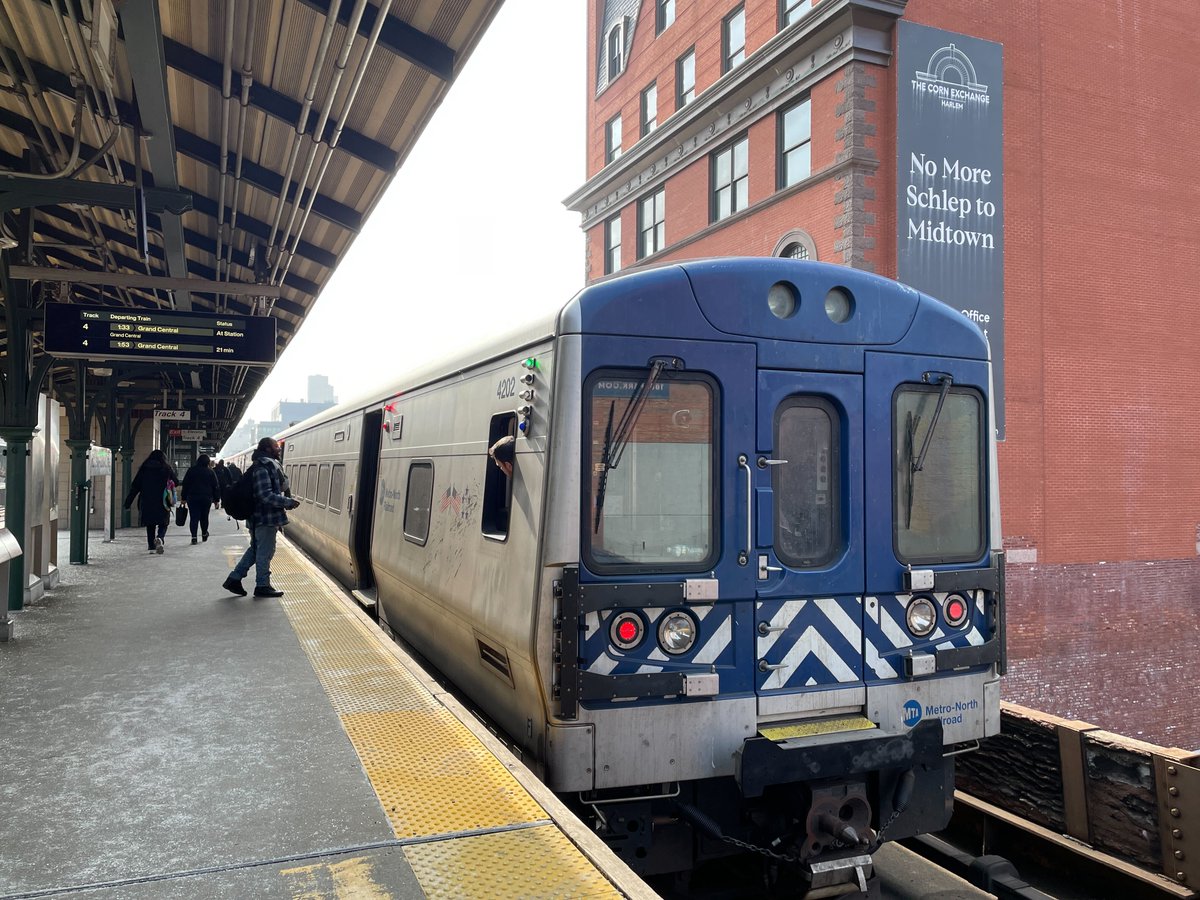 Metro-North Railroad tweet media