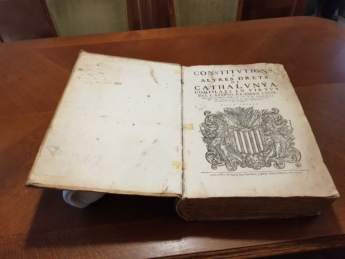 Mentre a Castella el rei manava per "Real Gana" i era llei, a Catalunya ja el 1283 teníem Constitucions: el rei no podia aprovar ni un impost sense les Corts. Som l'Estat de Dret més antic d'Europa. Per això van haver d'arrasar Barcelona el 1714: amb la llei, no podíen guanyar.