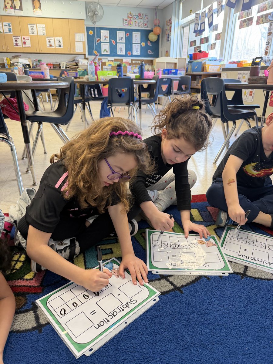 Ms. Lyons tweet media