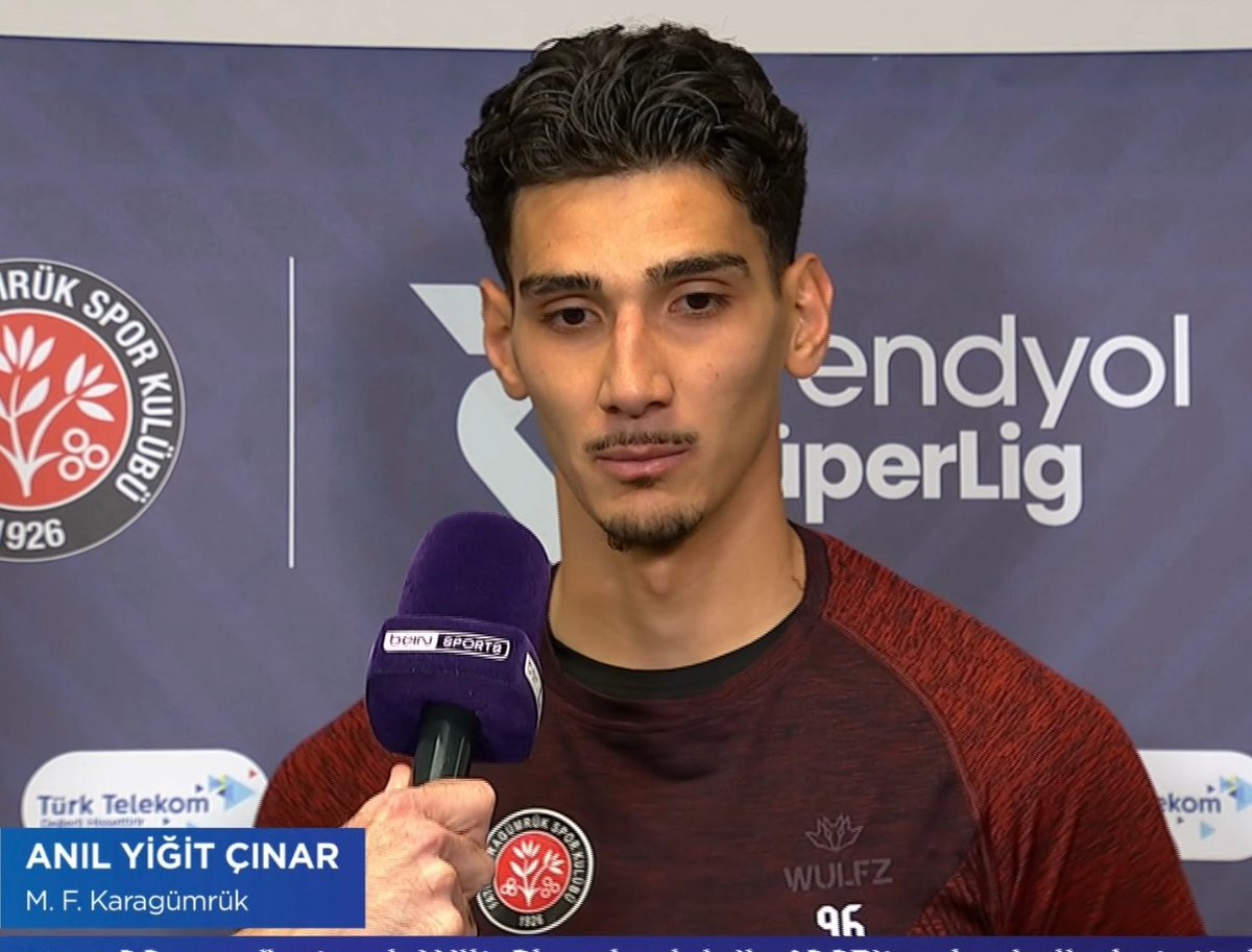 — Bugün kalenizi gole kapıttınız, takımın stoperi olarak neler söylemek istersin?

Anıl Yiğit Çınar: "Bu, bugünkü ya da bu haftaki çalışmadan gelen bir şey değil. Tevekküle dayanan bir şey olduğunu düşünüyorum. Sürekli çalışıyorum. Bugün de Allah bana o güzelliği sundu."
