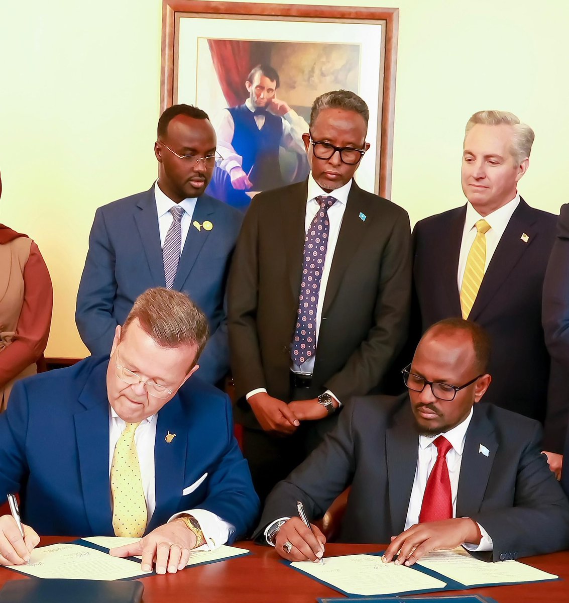 SomaliaTodayHQ's tweet photo. #BREAKING: 🇸🇴🇺🇸 The Federal Government of Somalia and the US state of West Virginia have signed a Memorandum of Understanding (MoU) focused on economic cooperation for the mining and processing of critical minerals.

Somalia's Minister of Petroleum and Mineral Resources, Dahir Shire, and West Virginia Secretary of State Kris Warner signed the agreement during a ceremony in Charleston, the state's capital.

"This partnership will advance technical collaboration, support responsible resource development, and open new opportunities for investment," Shire stated in a social media post confirming the deal.

The agreement marks a notable step in economic cooperation, pairing West Virginia's extensive historical expertise in resource extraction and energy with Somalia's largely untapped critical mineral potential.

The partnership aims to build technical capacity as Somalia looks to develop its natural resources to drive post-conflict economic recovery.