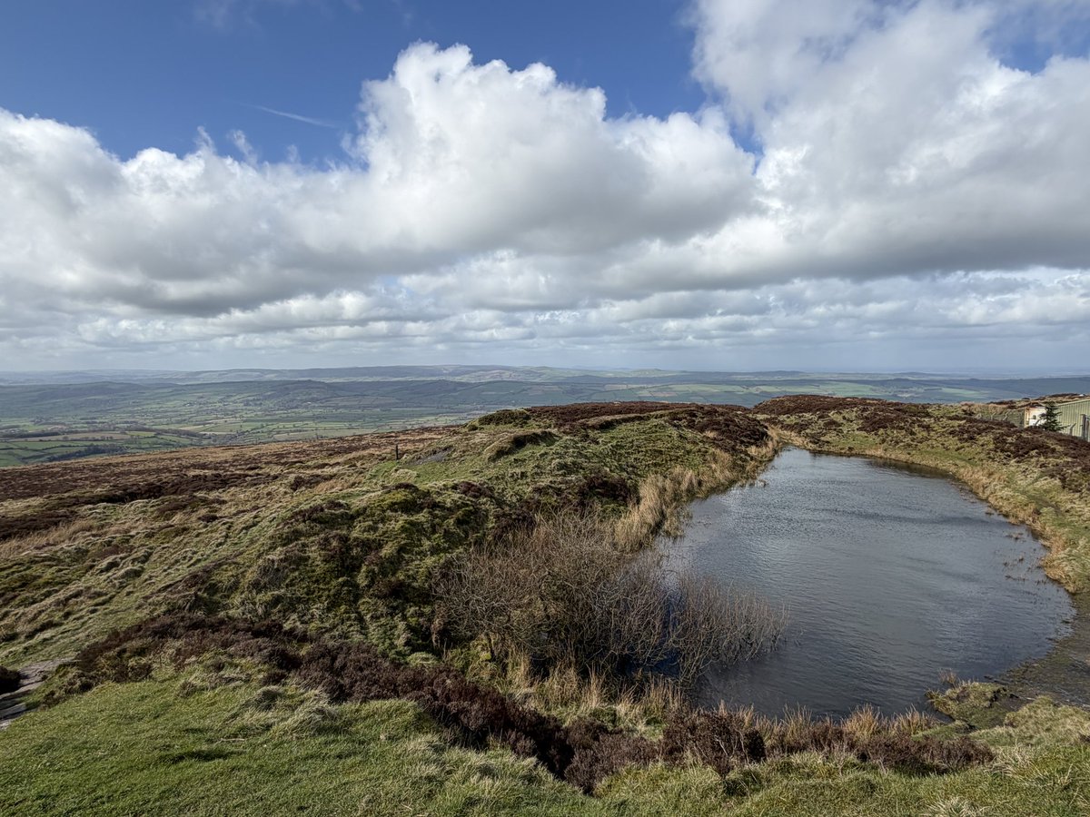 ManelRoura's tweet image. My walk today…a 15 mile circular route Titterstone Clee, Boyle water, Abdon Burf (highest point in #Shropshire), Clee Burf and Titterstone Clee. Good learning exercice for my 6 Shropshire Hills challenge in June.