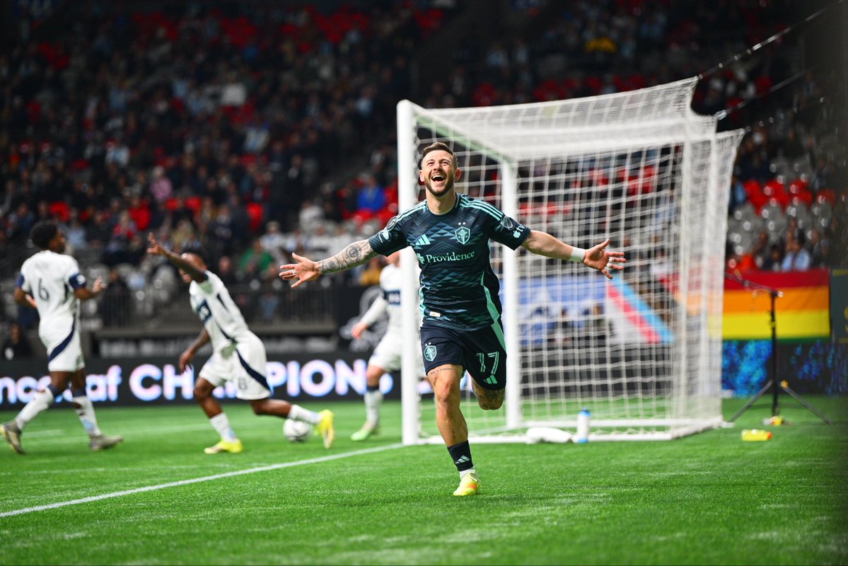 Paul Arriola tweet media