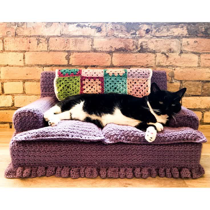 OombawkaDesign's tweet image. Red Heart Crochet Kitty Couch | Yarnspirations 
PIN it for later: bit.ly/3gJmd2y
Free Pattern Link: bit.ly/3wDvIak
#yarnspirations