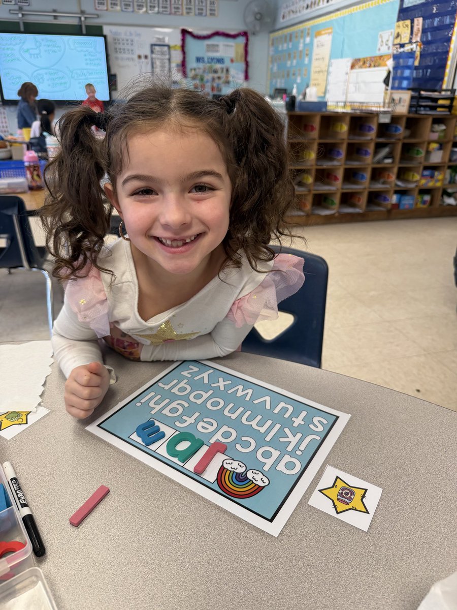 Ms. Lyons tweet media