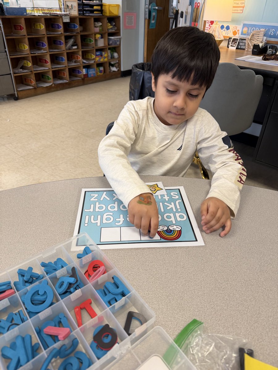 Ms. Lyons tweet media