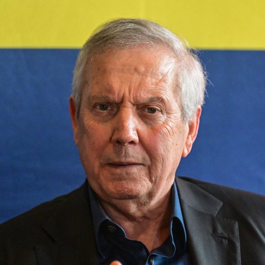 Fenerbahçe deplasman tribünü, maç sonu Aziz Yıldırım lehine tezahürat yaptı.