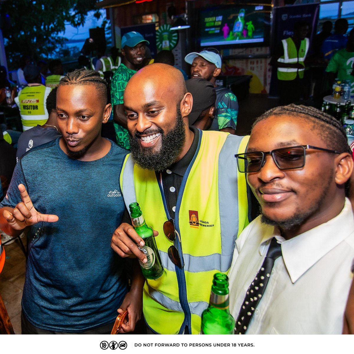 MBU's tweet photo. Lite smiles and creating more memories 🍻
#TuskerLiteNeonMarathon #IgniteTheLight https://t.co/TcW96lsOFu
