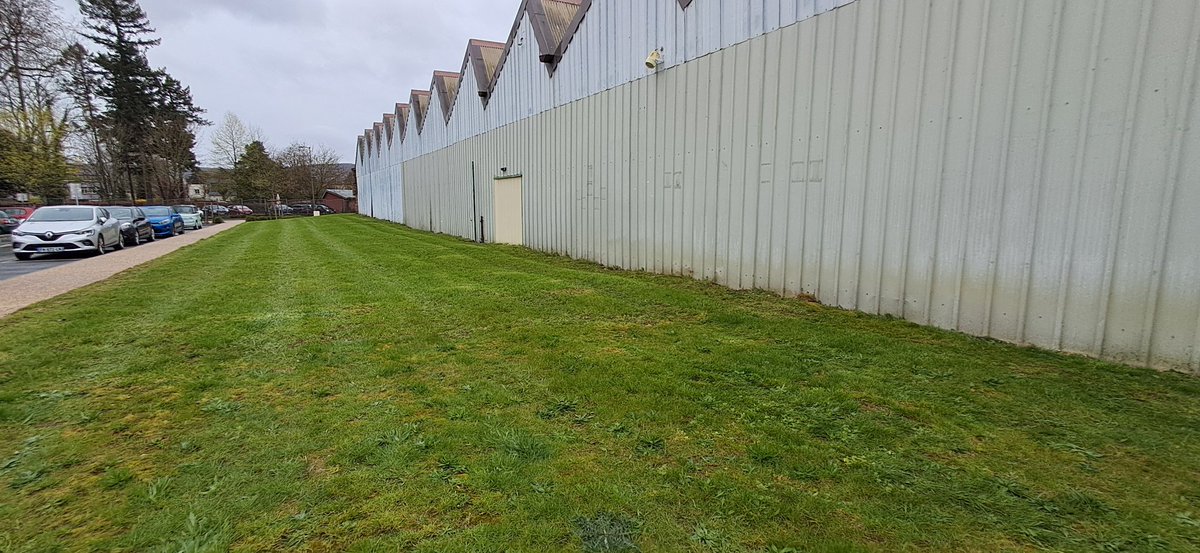 laurent27100's tweet photo. Fin du chantier aujourd’hui à Elbeuf ! 🌿✂️
Malgré un temps humide, la tonte est terminée et le chantier est propre.
Un travail soigné jusqu’au bout 💪
#EspacesVerts #Tonte #TravailBienFait #Elbeuf https://t.co/08jjb2BsO4