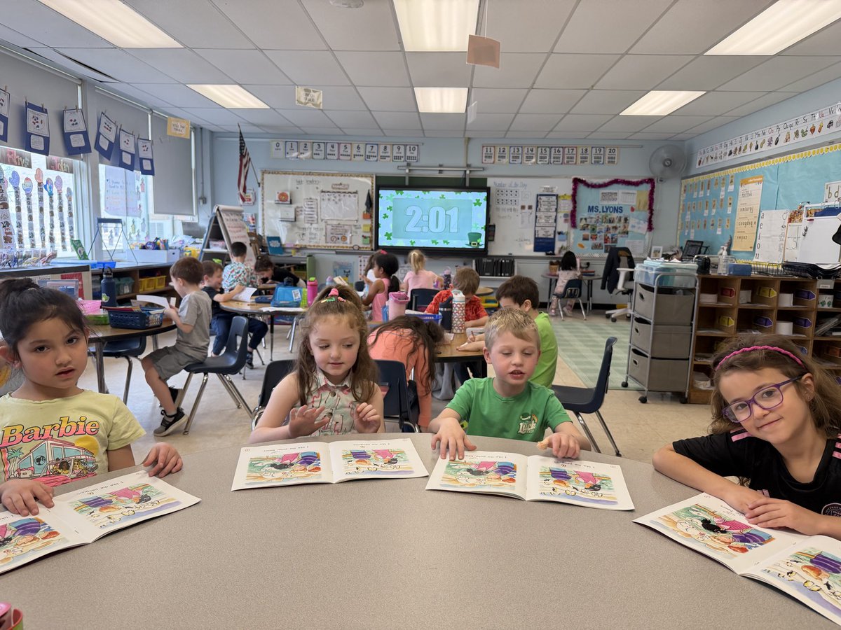 Ms. Lyons tweet media