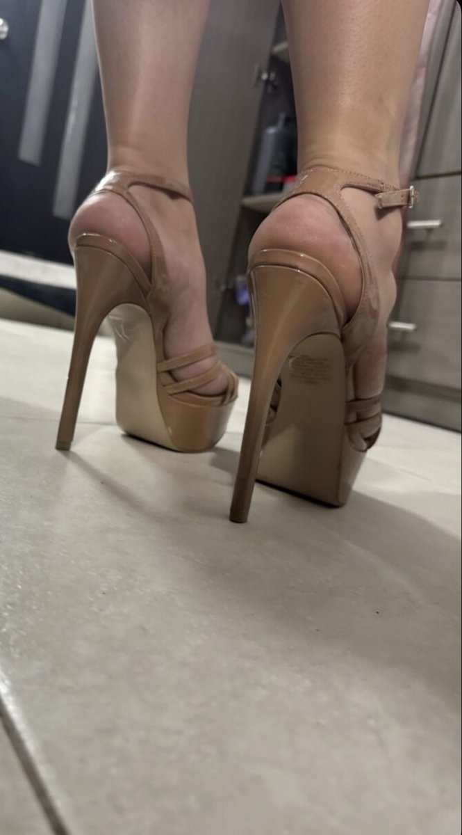 aliyam93's tweet photo. Quien quiere tener mis nuevos aretitos? https://t.co/BzdBryYvHf
